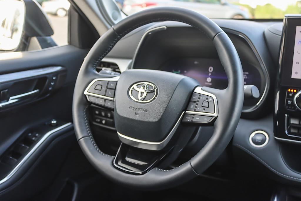 Thumbnail: 2024 Toyota Highlander - 8