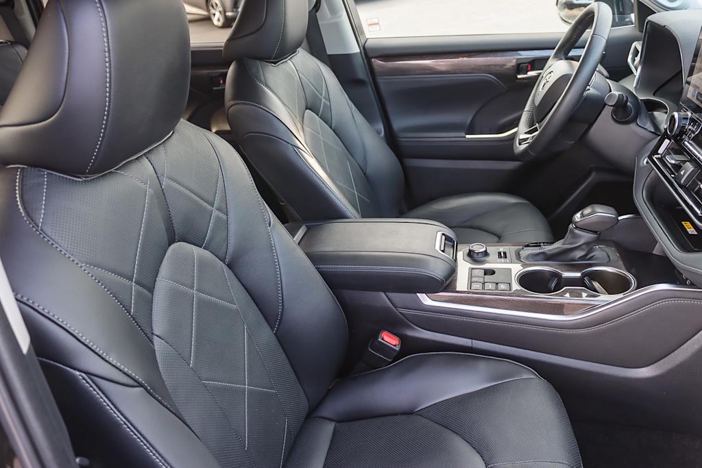 Thumbnail: 2024 Toyota Highlander - 9