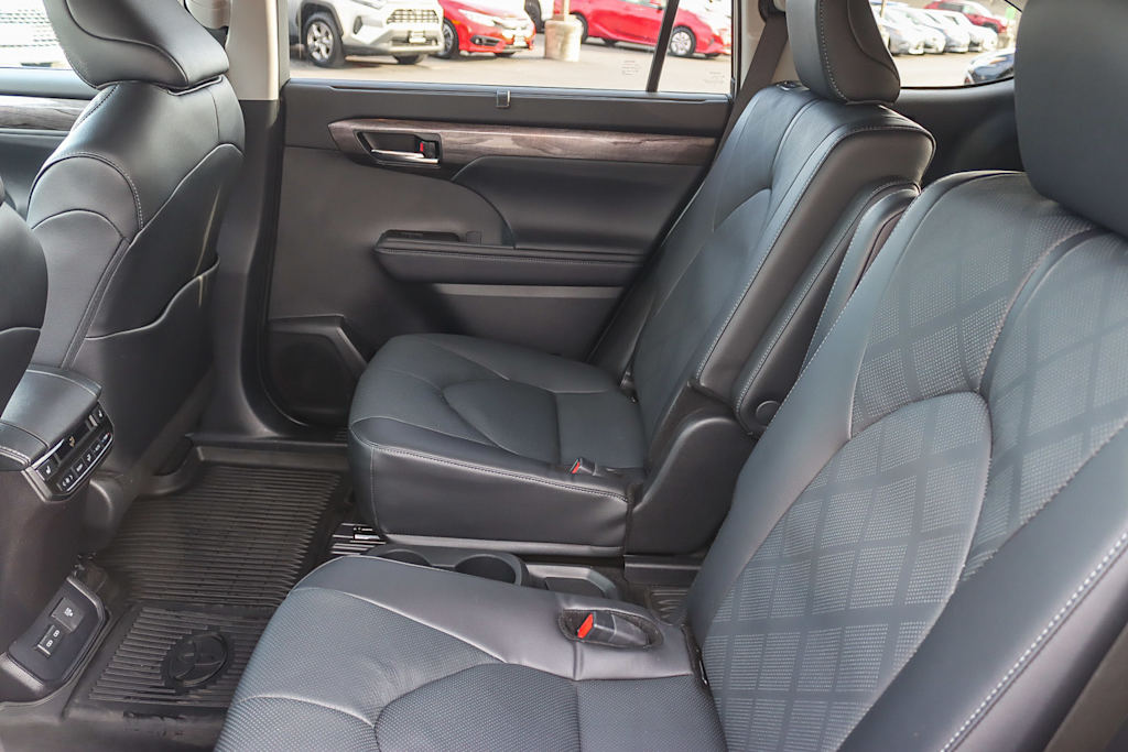 Thumbnail: 2024 Toyota Highlander - 11