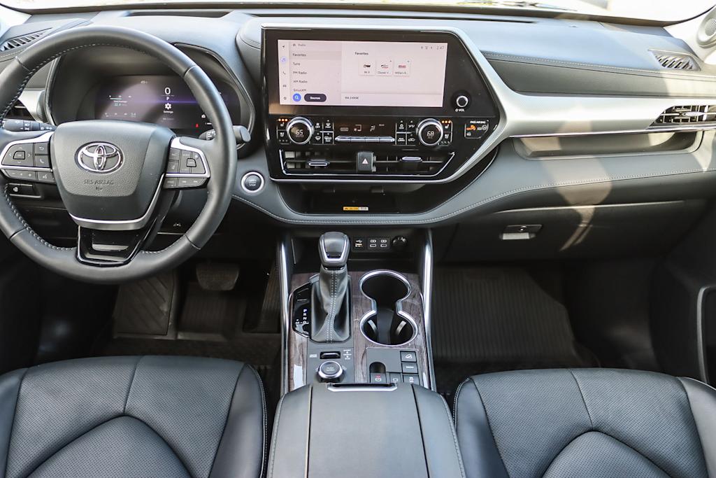 Thumbnail: 2024 Toyota Highlander - 2