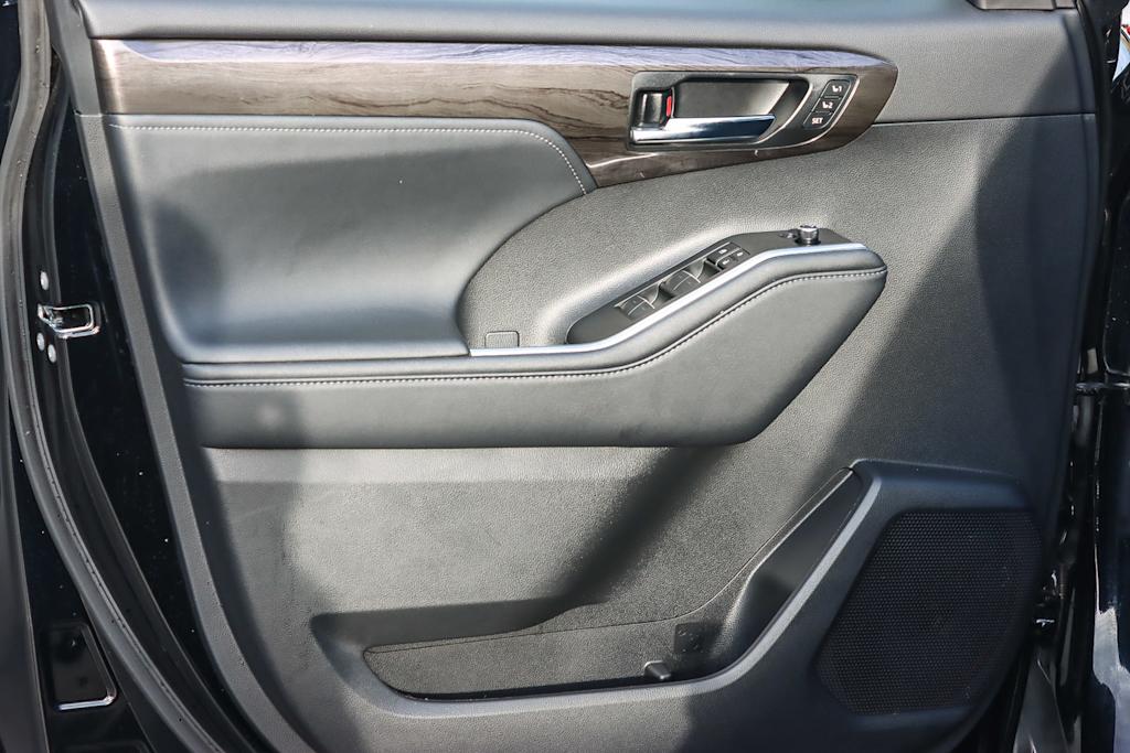 Thumbnail: 2024 Toyota Highlander - 24