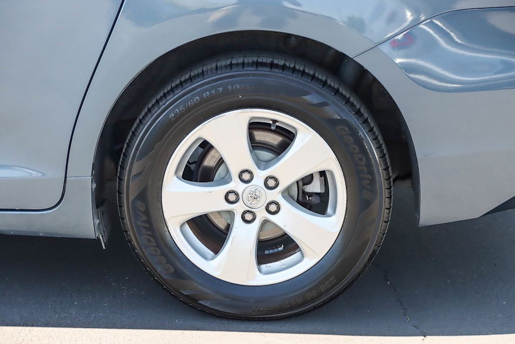 2014 Toyota Sienna LE 19