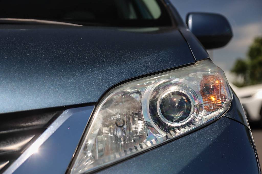 2014 Toyota Sienna LE 17