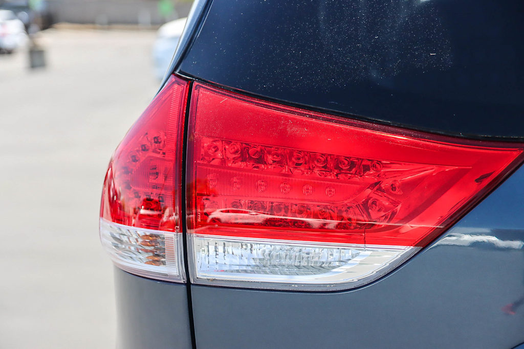 2014 Toyota Sienna LE 18