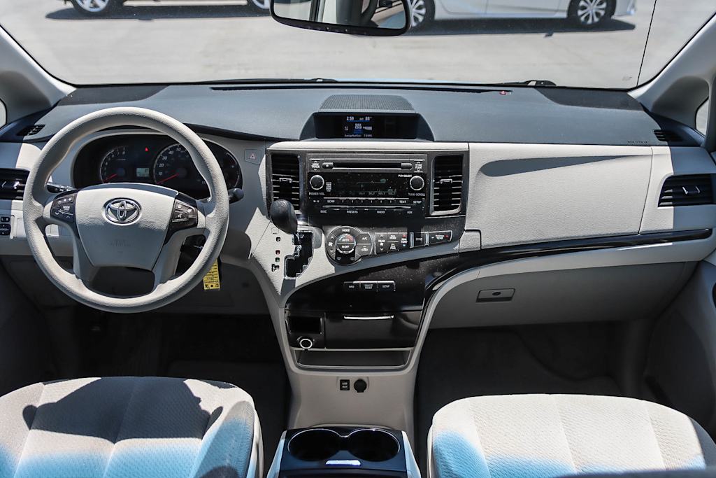 2014 Toyota Sienna LE 2