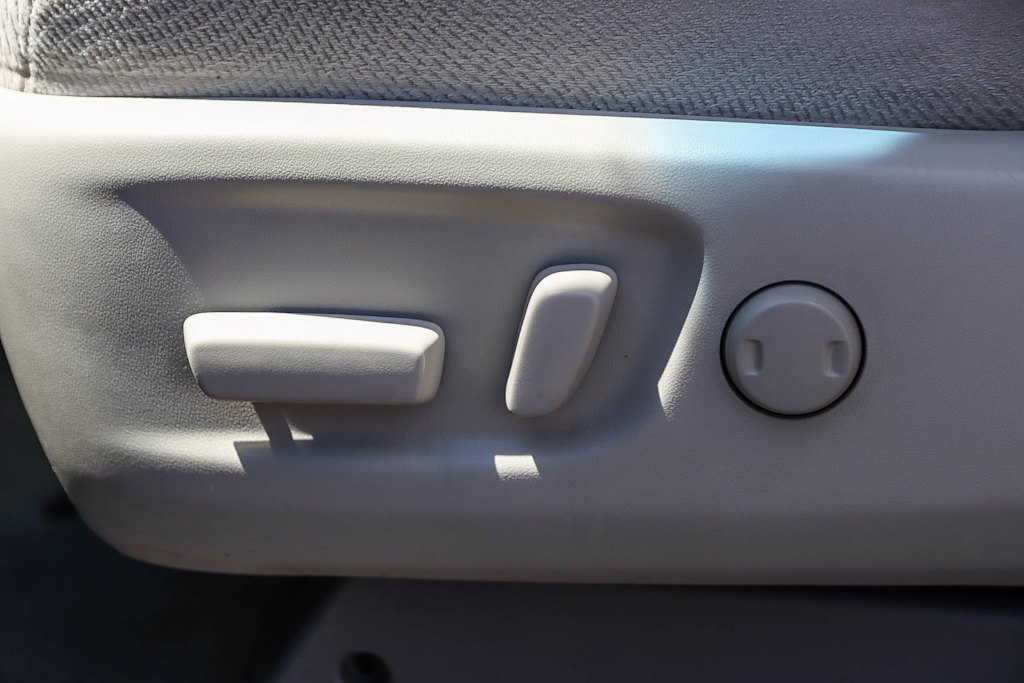2014 Toyota Sienna LE 22