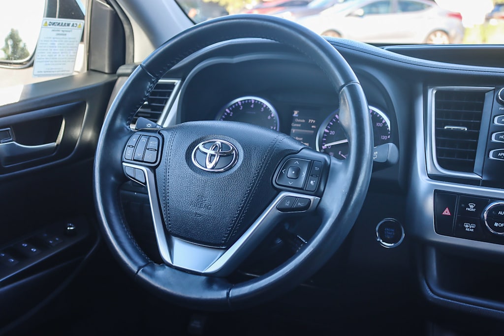 Thumbnail: 2019 Toyota Highlander - 8