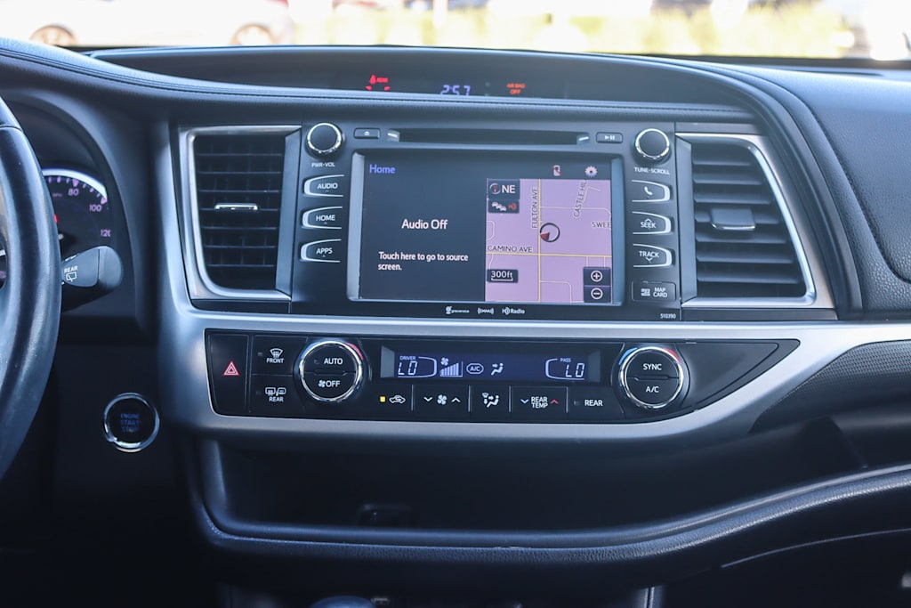 Thumbnail: 2019 Toyota Highlander - 12