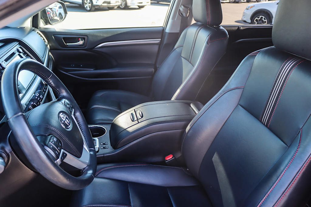 Thumbnail: 2019 Toyota Highlander - 10