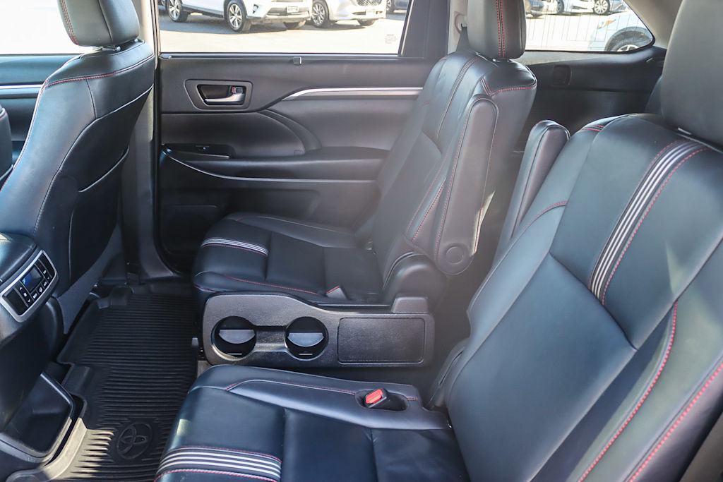 Thumbnail: 2019 Toyota Highlander - 11