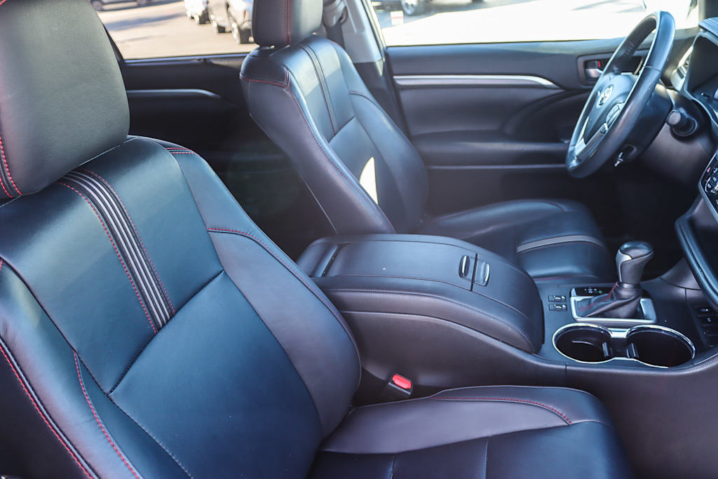 Thumbnail: 2019 Toyota Highlander - 9