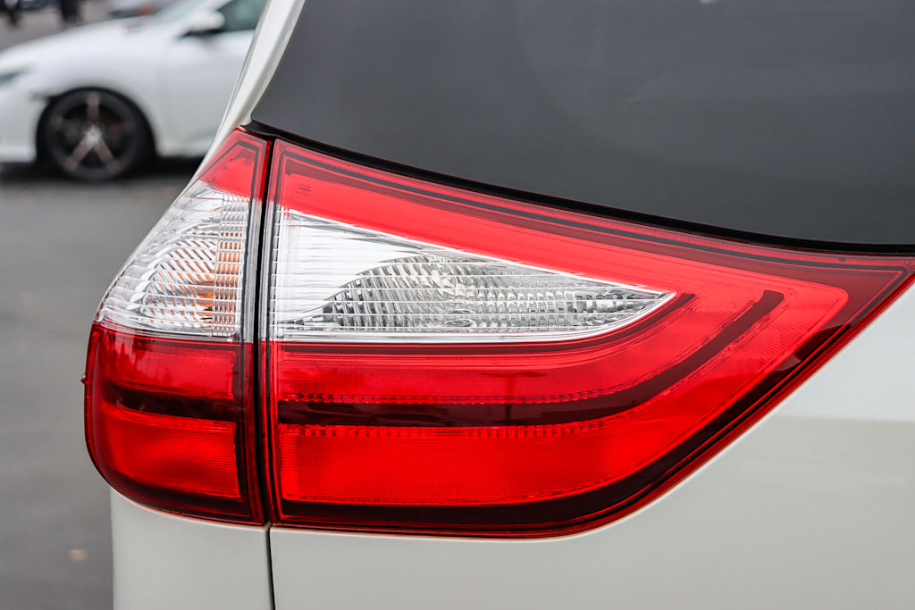 2017 Toyota Sienna Limited 19