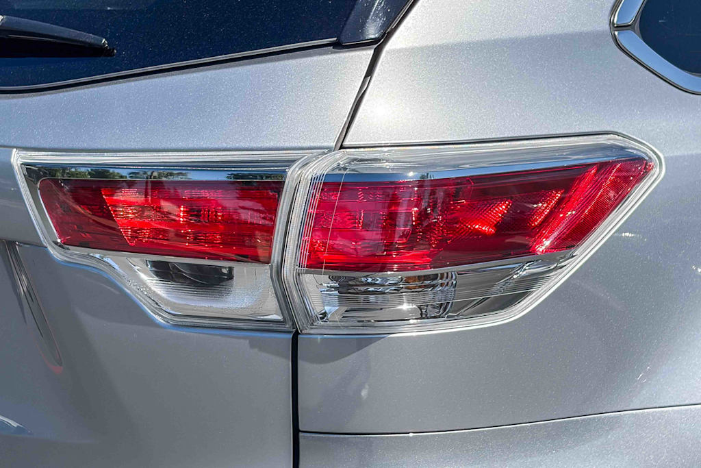 Thumbnail: 2015 Toyota Highlander - 19