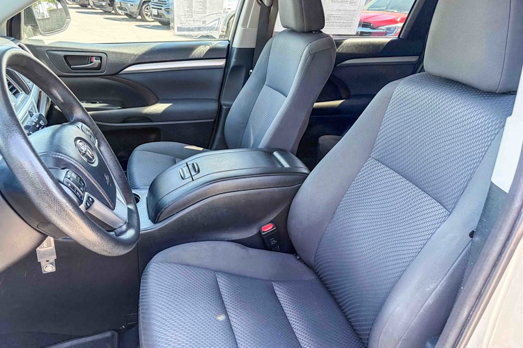 Thumbnail: 2015 Toyota Highlander - 10