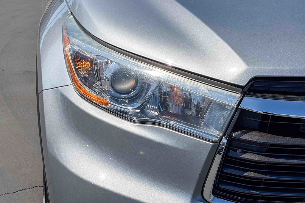 Thumbnail: 2015 Toyota Highlander - 18