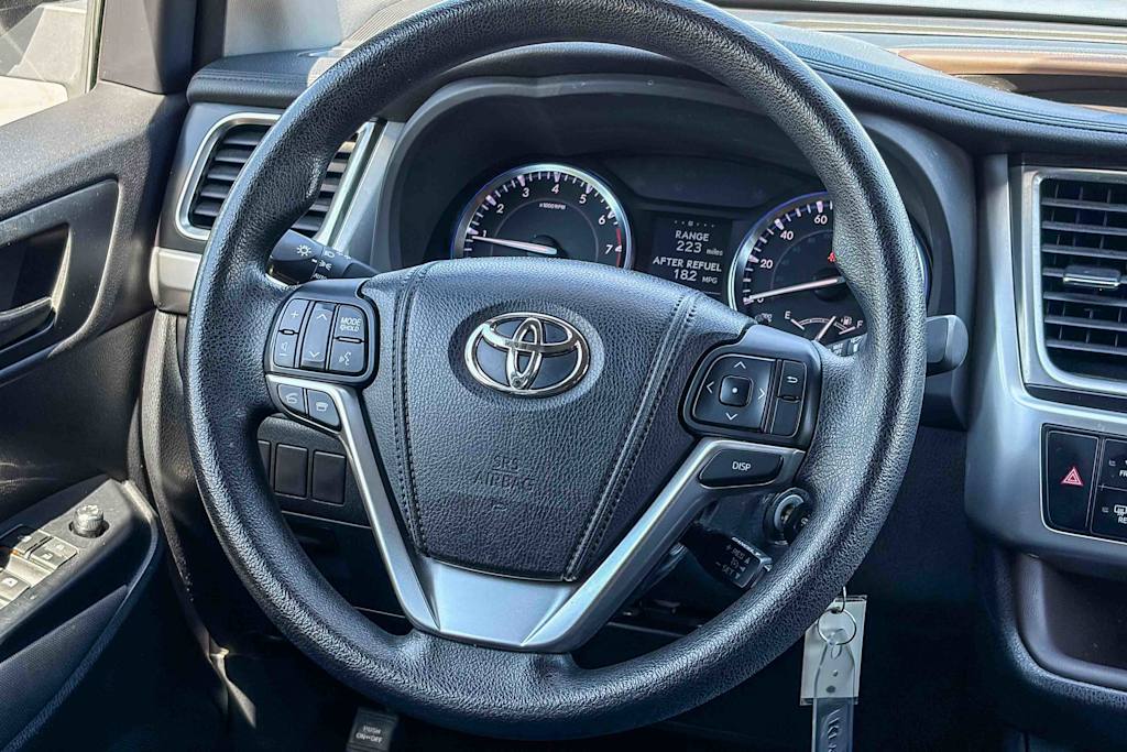 Thumbnail: 2015 Toyota Highlander - 8