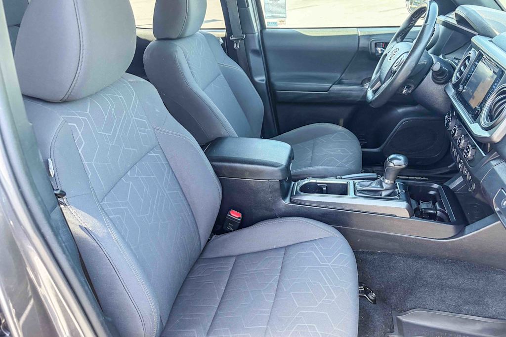 Thumbnail: 2018 Toyota Tacoma - 9