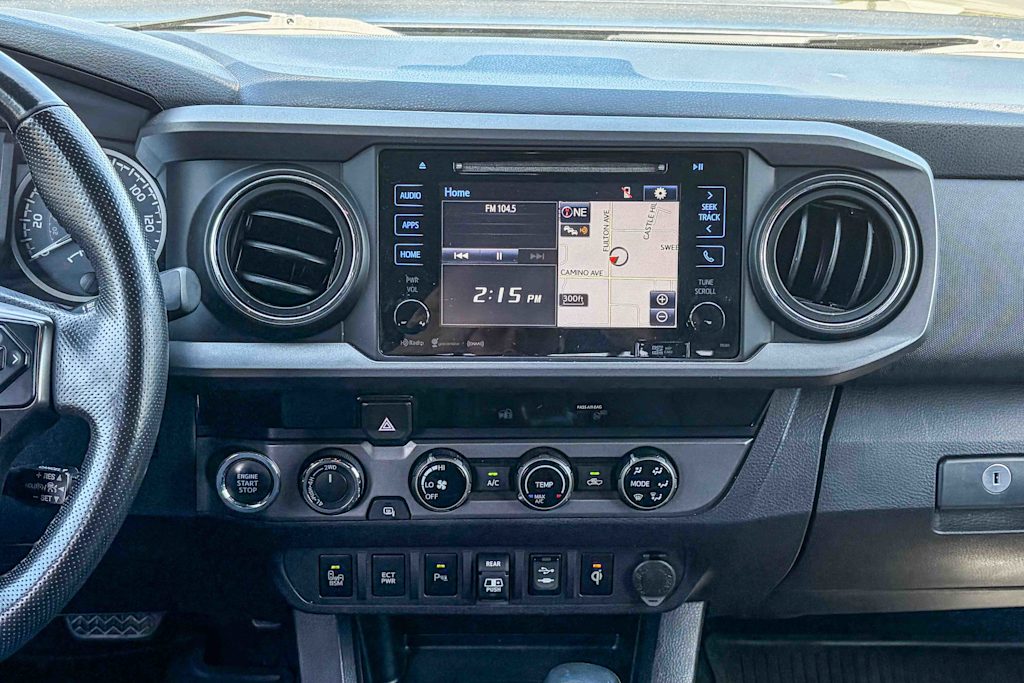 Thumbnail: 2018 Toyota Tacoma - 12