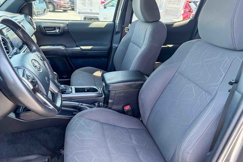 Thumbnail: 2018 Toyota Tacoma - 10