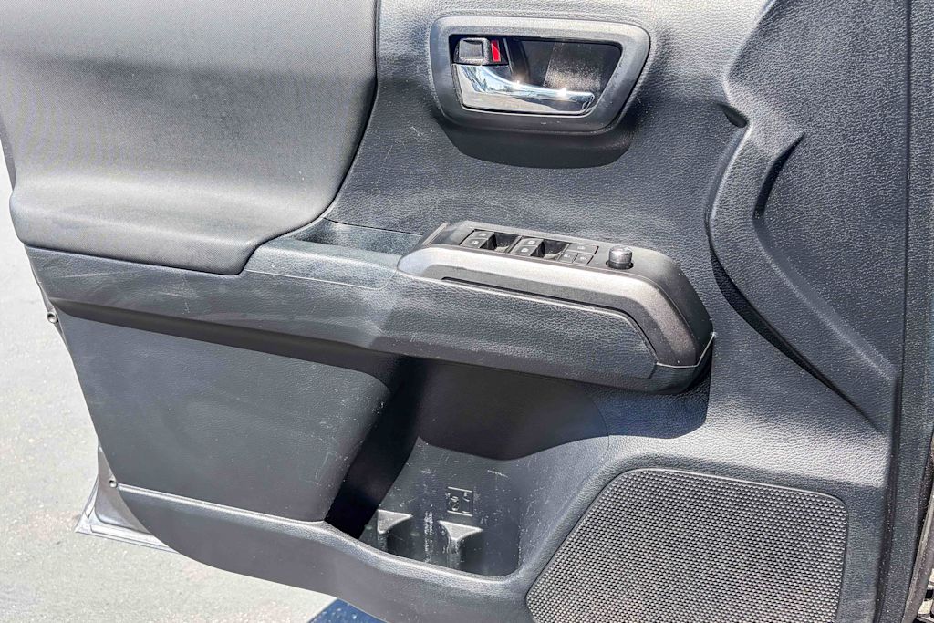 Thumbnail: 2018 Toyota Tacoma - 22