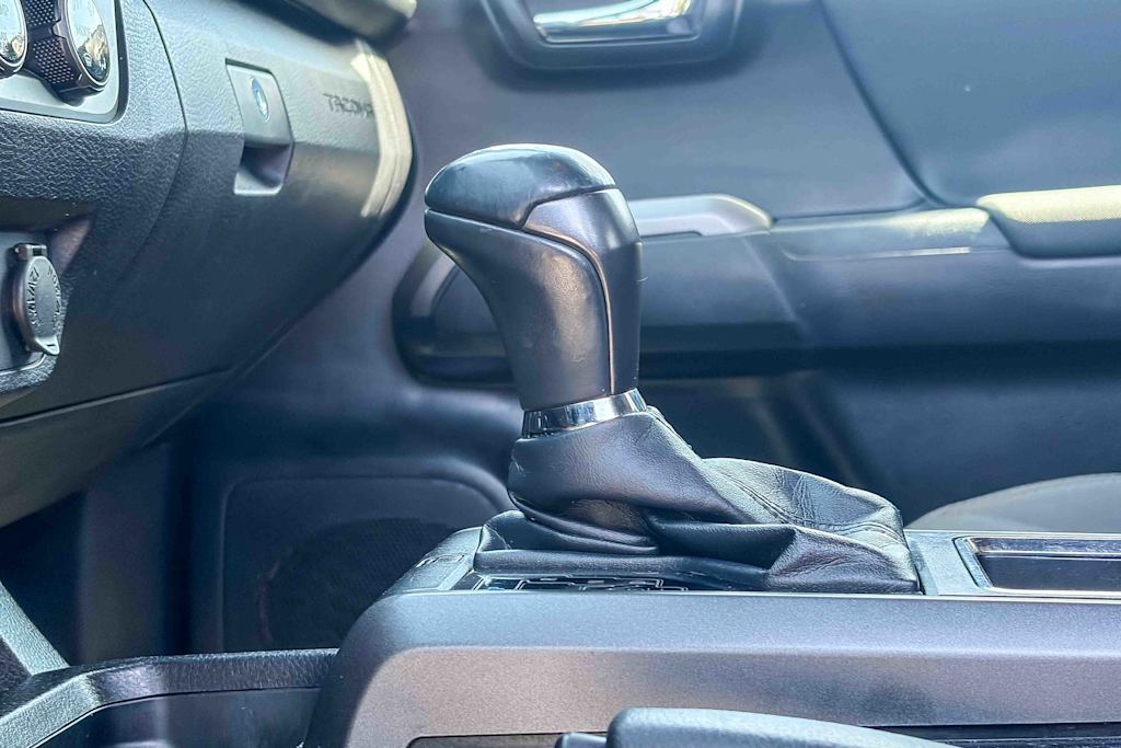 Thumbnail: 2018 Toyota Tacoma - 24