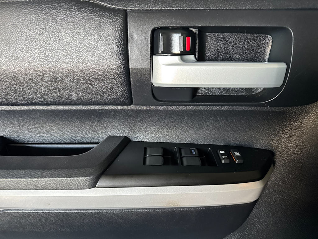 Thumbnail: 2018 Toyota Tundra - 21