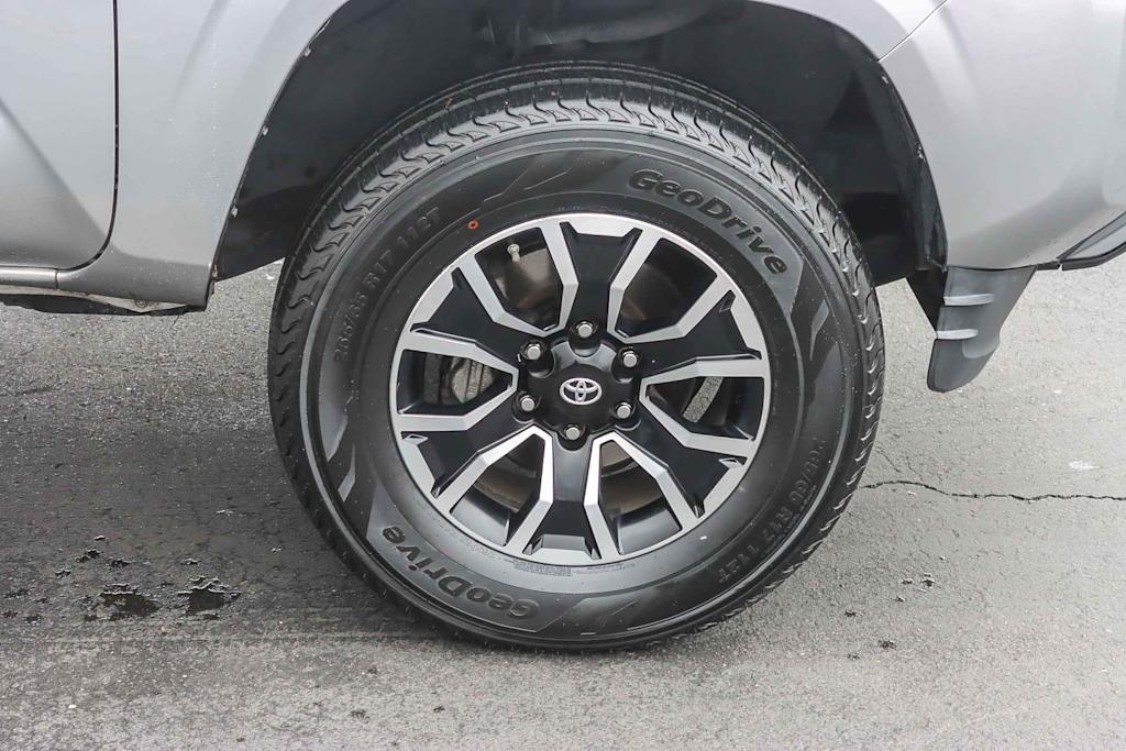 Thumbnail: 2017 Toyota Tacoma - 6