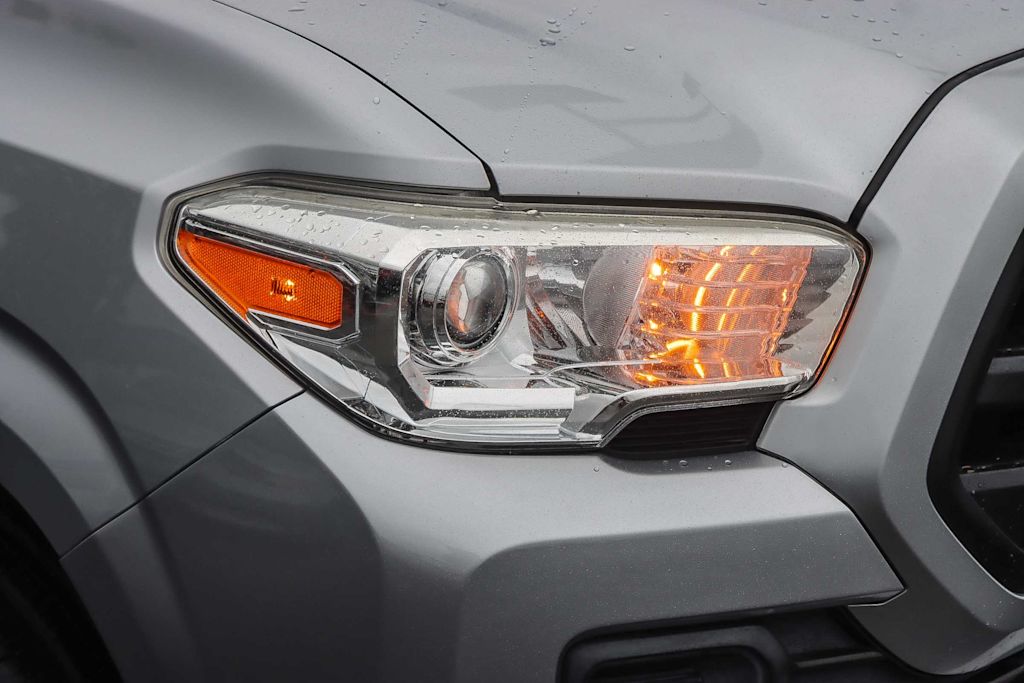 Thumbnail: 2017 Toyota Tacoma - 18