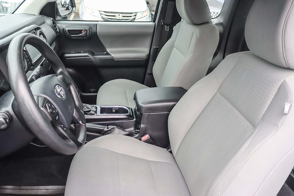 Thumbnail: 2017 Toyota Tacoma - 10