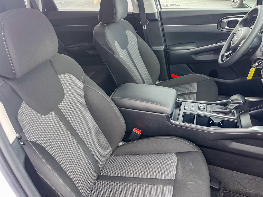 Thumbnail: 2023 Kia Sorento - 9