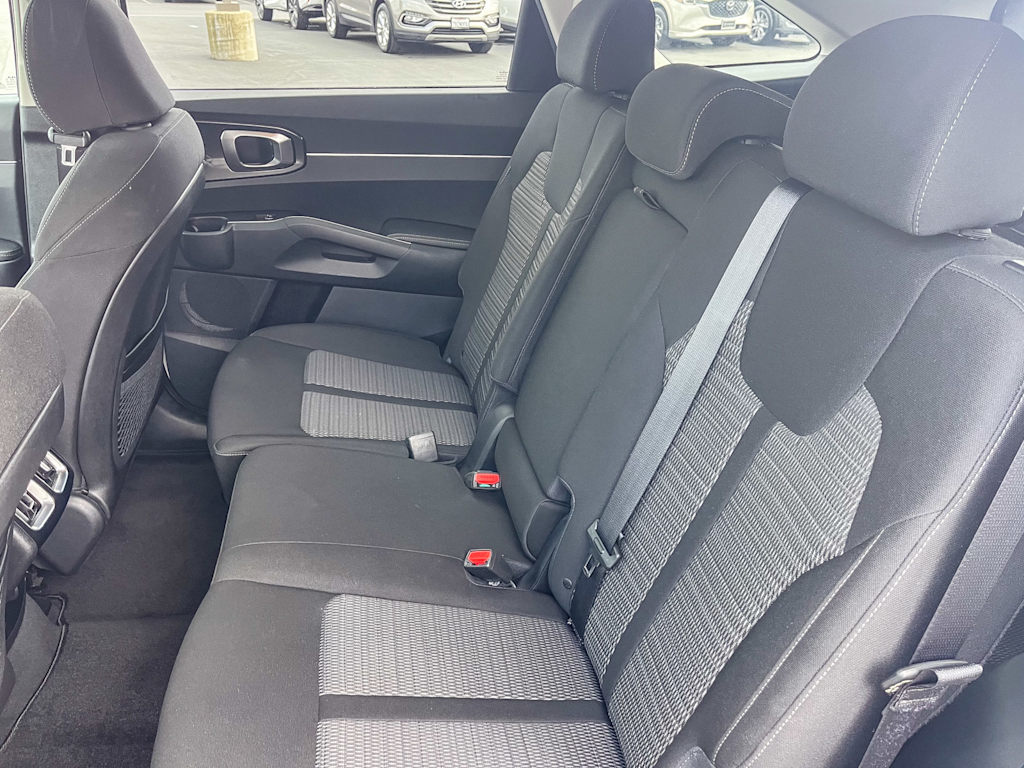 Thumbnail: 2023 Kia Sorento - 11