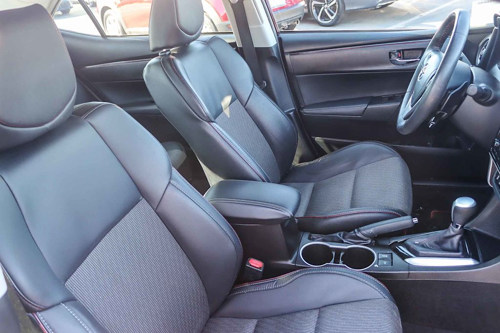 Thumbnail: 2017 Toyota Corolla - 9
