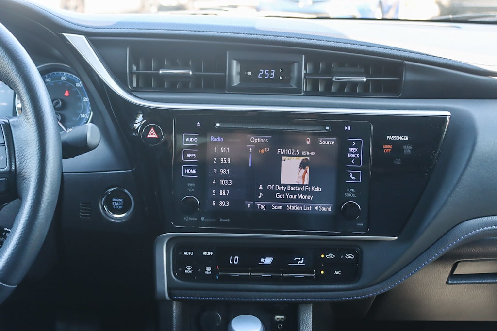 Thumbnail: 2017 Toyota Corolla - 12