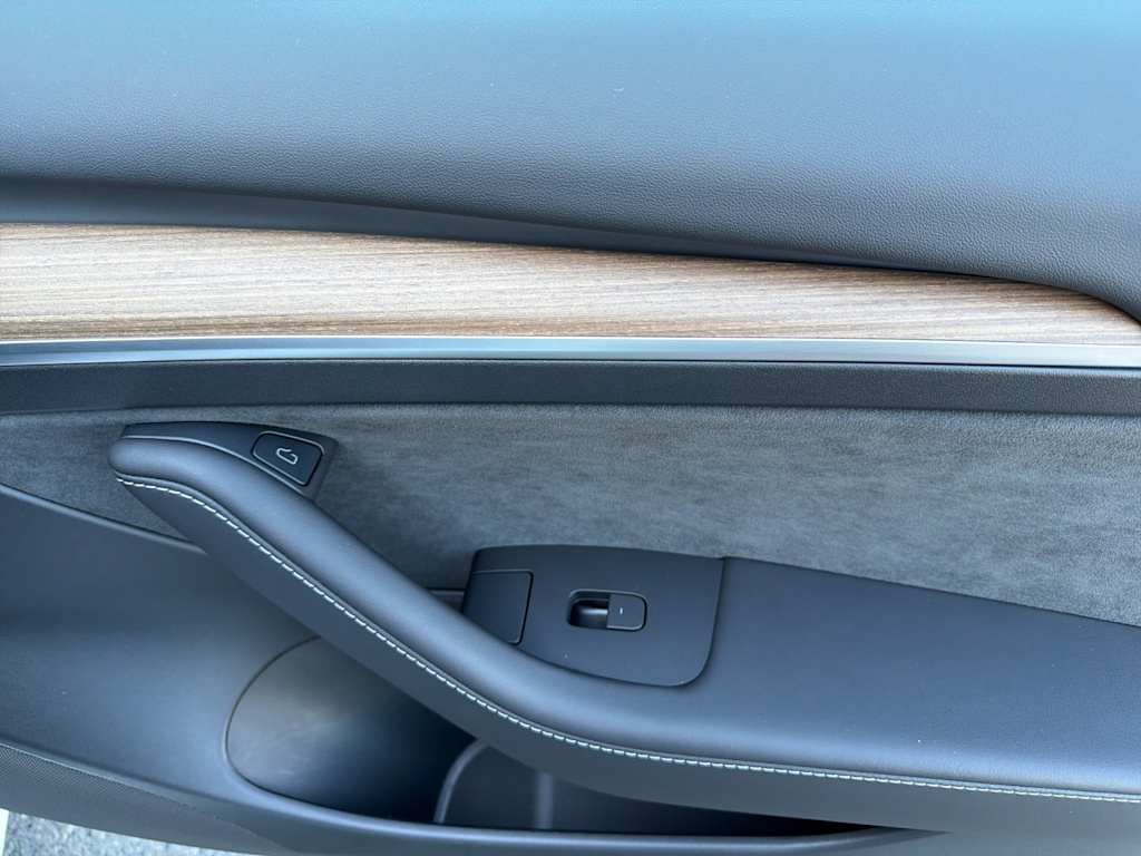 Thumbnail: 2023 Tesla Model 3 - 21