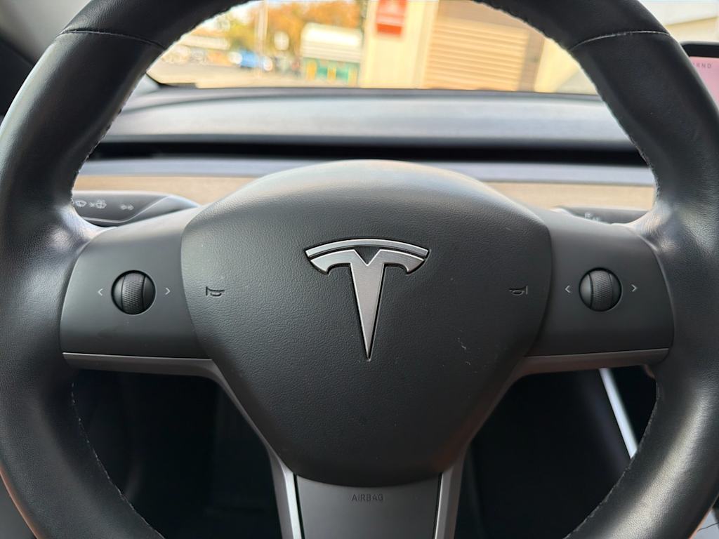 Thumbnail: 2018 Tesla Model 3 - 27
