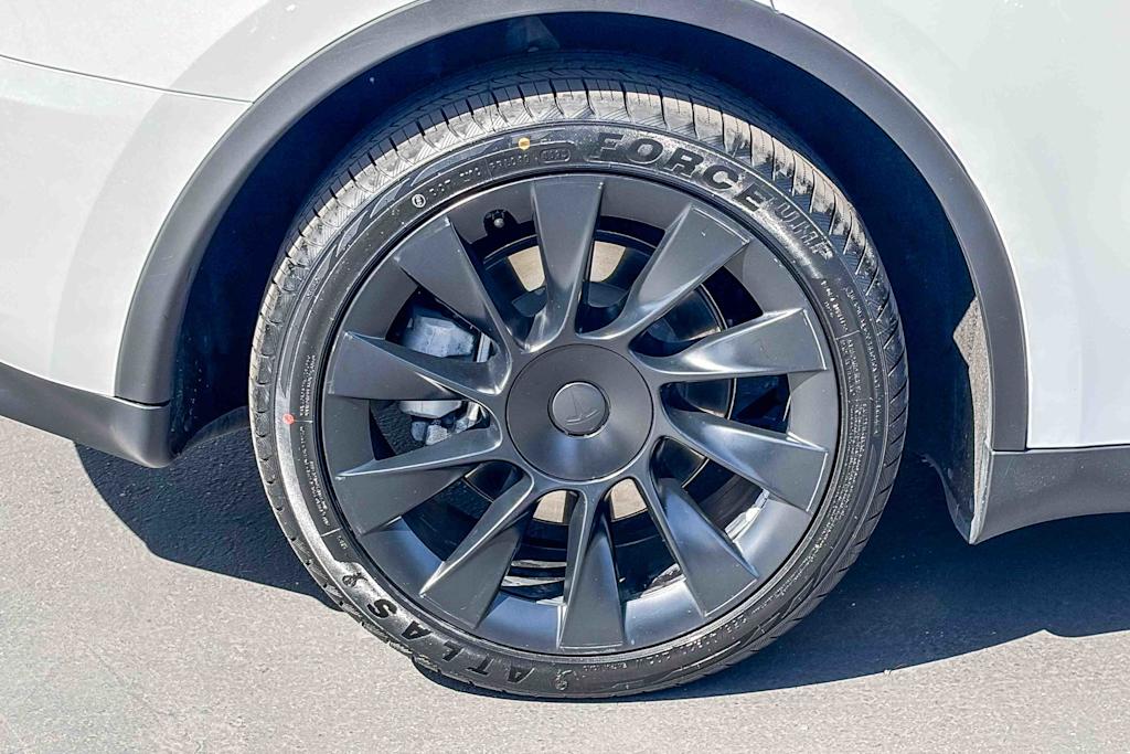 Thumbnail: 2023 Tesla Model Y - 19