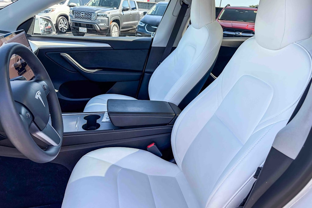 Thumbnail: 2023 Tesla Model Y - 10