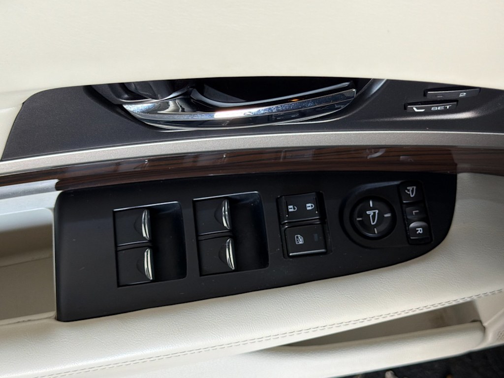 Thumbnail: 2015 Acura RLX - 21