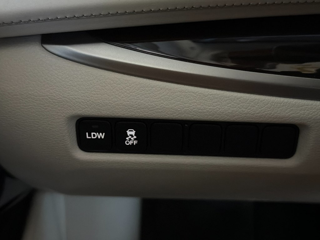 Thumbnail: 2015 Acura RLX - 32