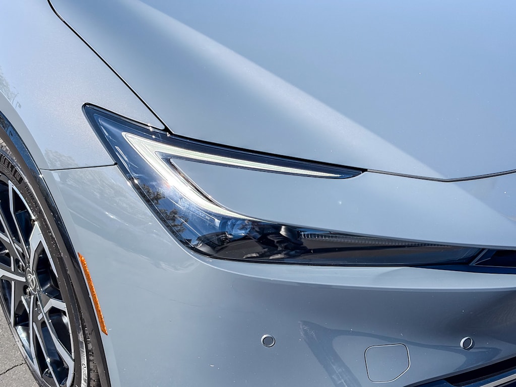 Thumbnail: 2023 Toyota Prius Prime - 18