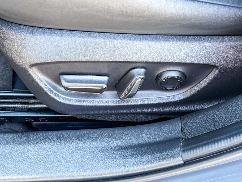 Thumbnail: 2023 Toyota Prius Prime - 24