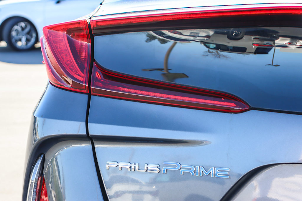 2021 Toyota Prius Prime XLE 18