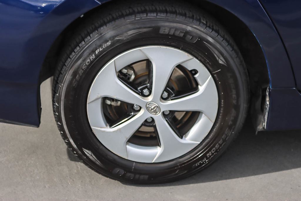 Thumbnail: 2013 Toyota Prius - 21
