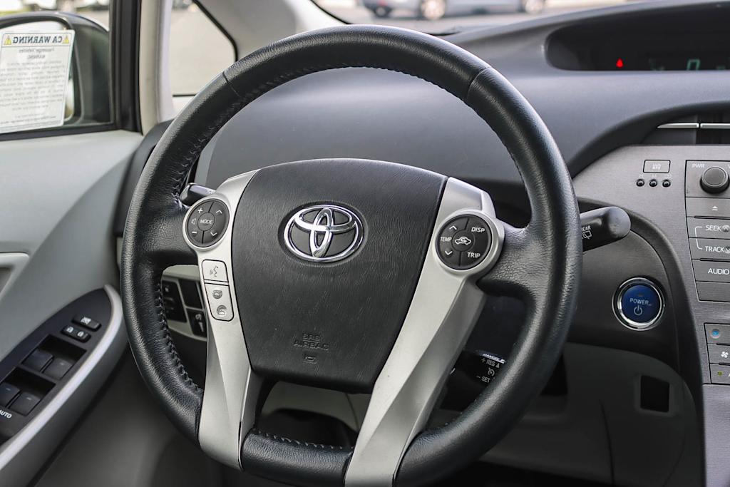 Thumbnail: 2013 Toyota Prius - 9