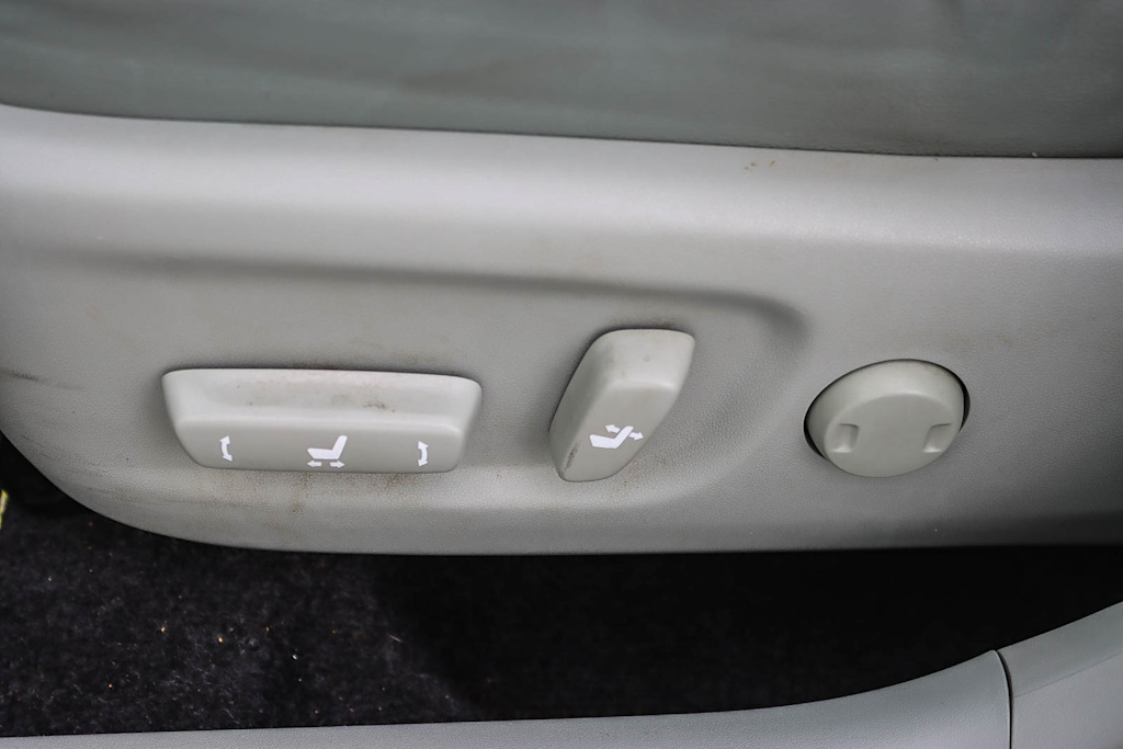 Thumbnail: 2013 Toyota Prius - 24