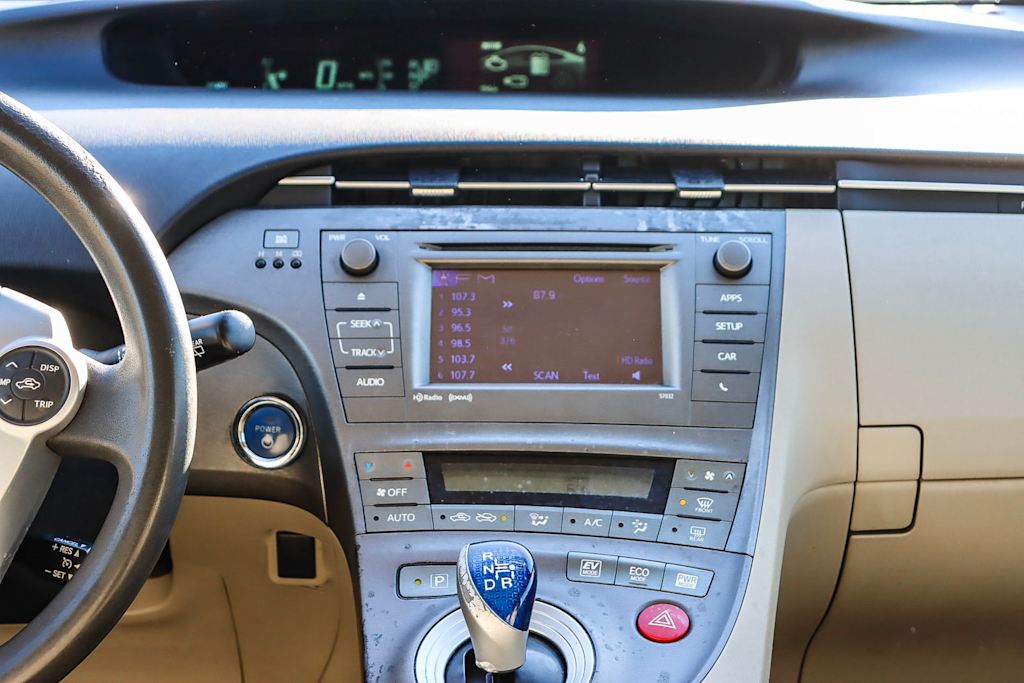 2013 Toyota Prius Three 13