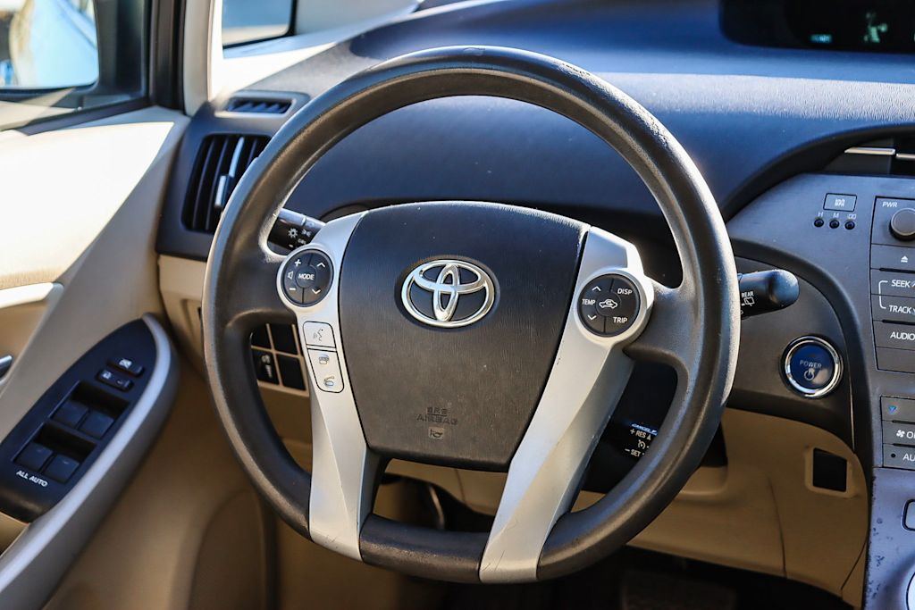 2013 Toyota Prius Three 9