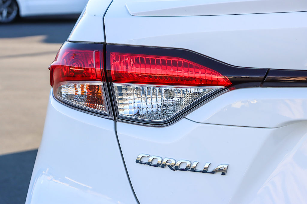 2020 Toyota Corolla SE 18