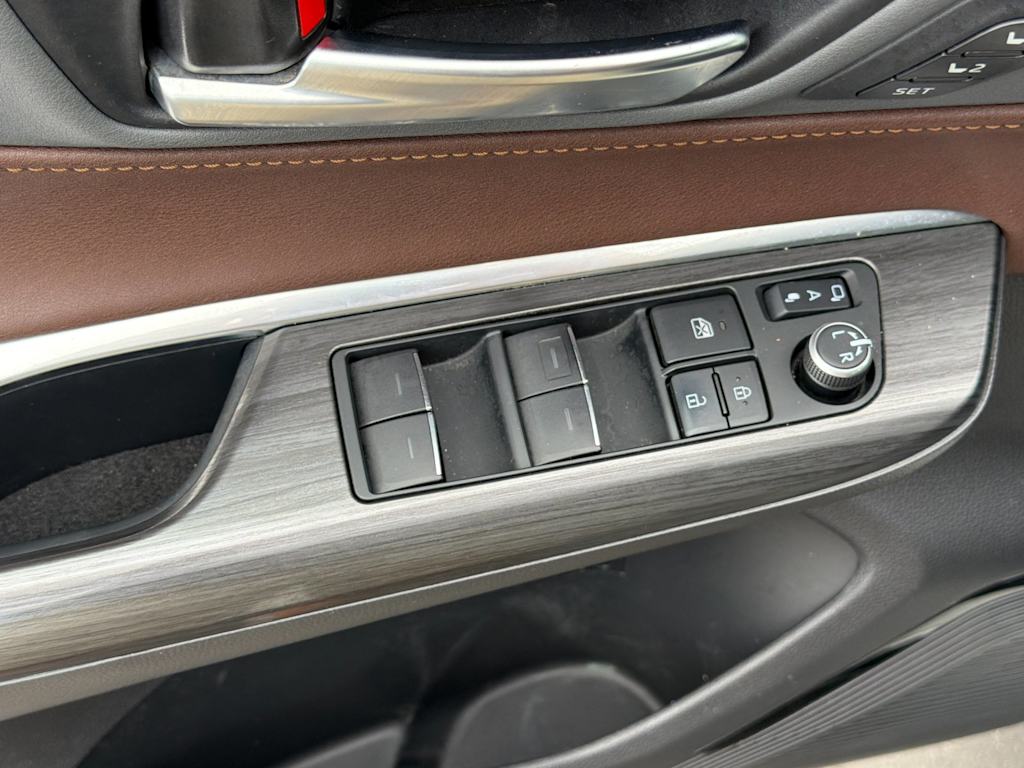 Thumbnail: 2023 Toyota Venza - 21