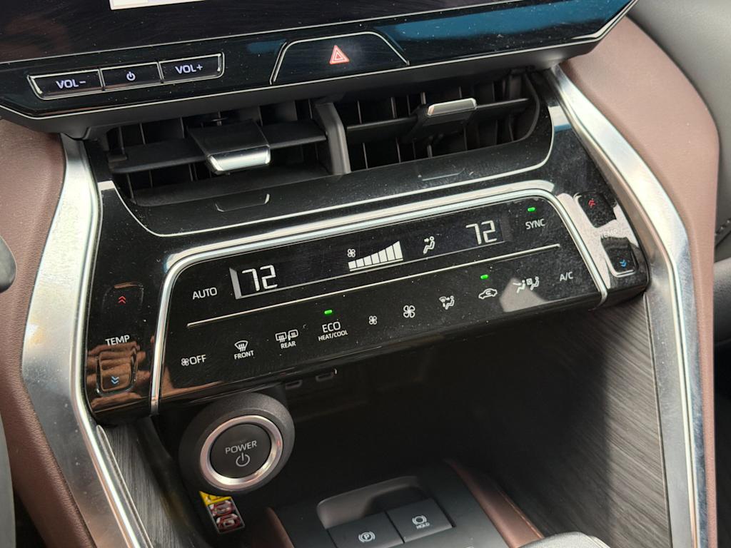 Thumbnail: 2023 Toyota Venza - 25